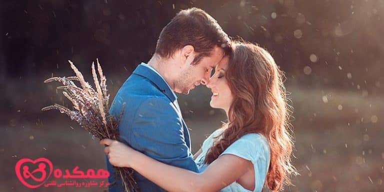 زبان بدن مردان عاشق و نشانه هایی که او شما را دوست دارد.