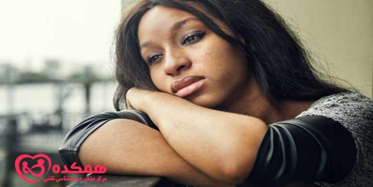 تفاوت علائم افسردگی در زنان و مردان | همکده