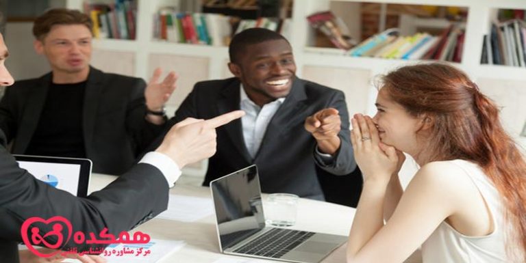 فرد برون گرا و اجتماعی تر - همکده