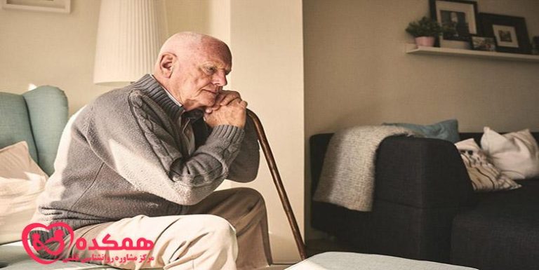خطرات سالمندان و تنهایی (و چگونه می توانید کمک کنید)