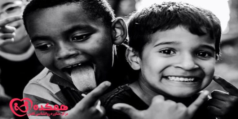 عوامل اجتماعی که به سلامت روان کودکان صدمه می زند