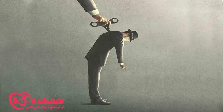 رفتارهایی که یک فرد کنترلی را آشکار می کنند.