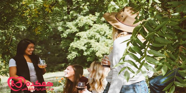 نشانه هایی که نشان می دهد شما یک فرد برون گرای خجالتی هستید