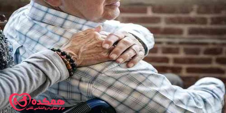 نشانه هایی که فردی از اختلال استرس پس از خودشیفتگی رنج می برد