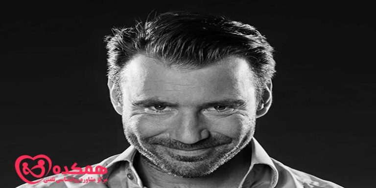 رفتارهای پنهانی شخص ریاکار که قبل از افشای خود نشان می دهد