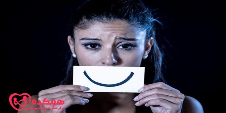 چند علائم هشداردهنده اولیه که یک نفر افسردگی پنهان دارد