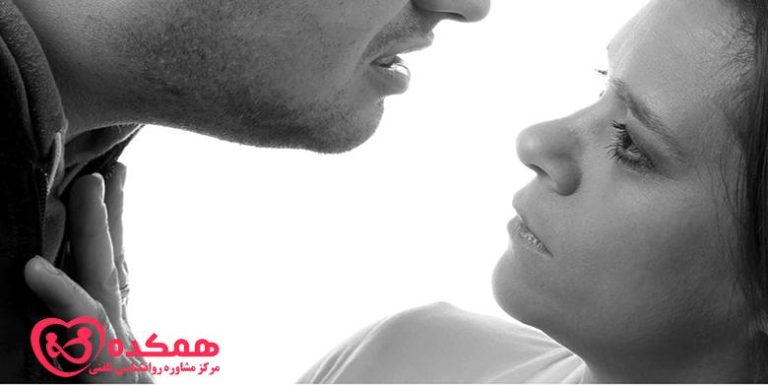 نشانه هایی که شریک زندگی شما دچار عدم ارتباط عاطفی است