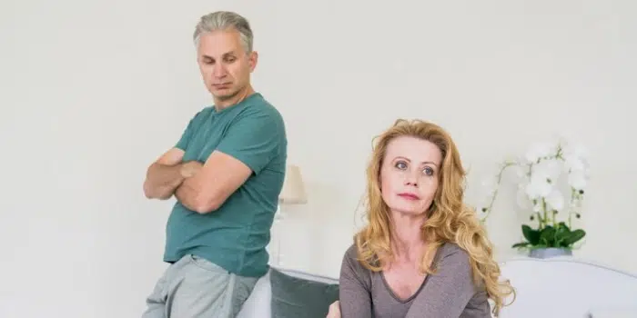 با شوهر لوس و وابسته به خانواده چه کار کنم؟