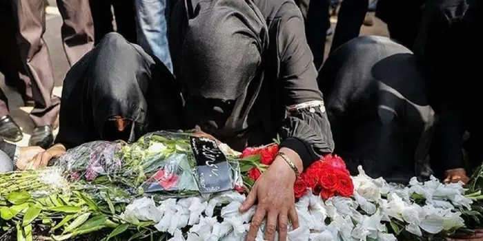 در مراسم ختم سکوت بهتره یا همدردی؟ روش درست از نگاه روانشناسی