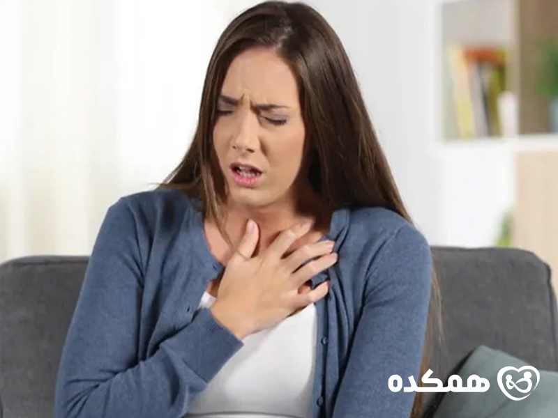 درد گرفتن قفسه سینه خانم بعد از حمله پانیک
